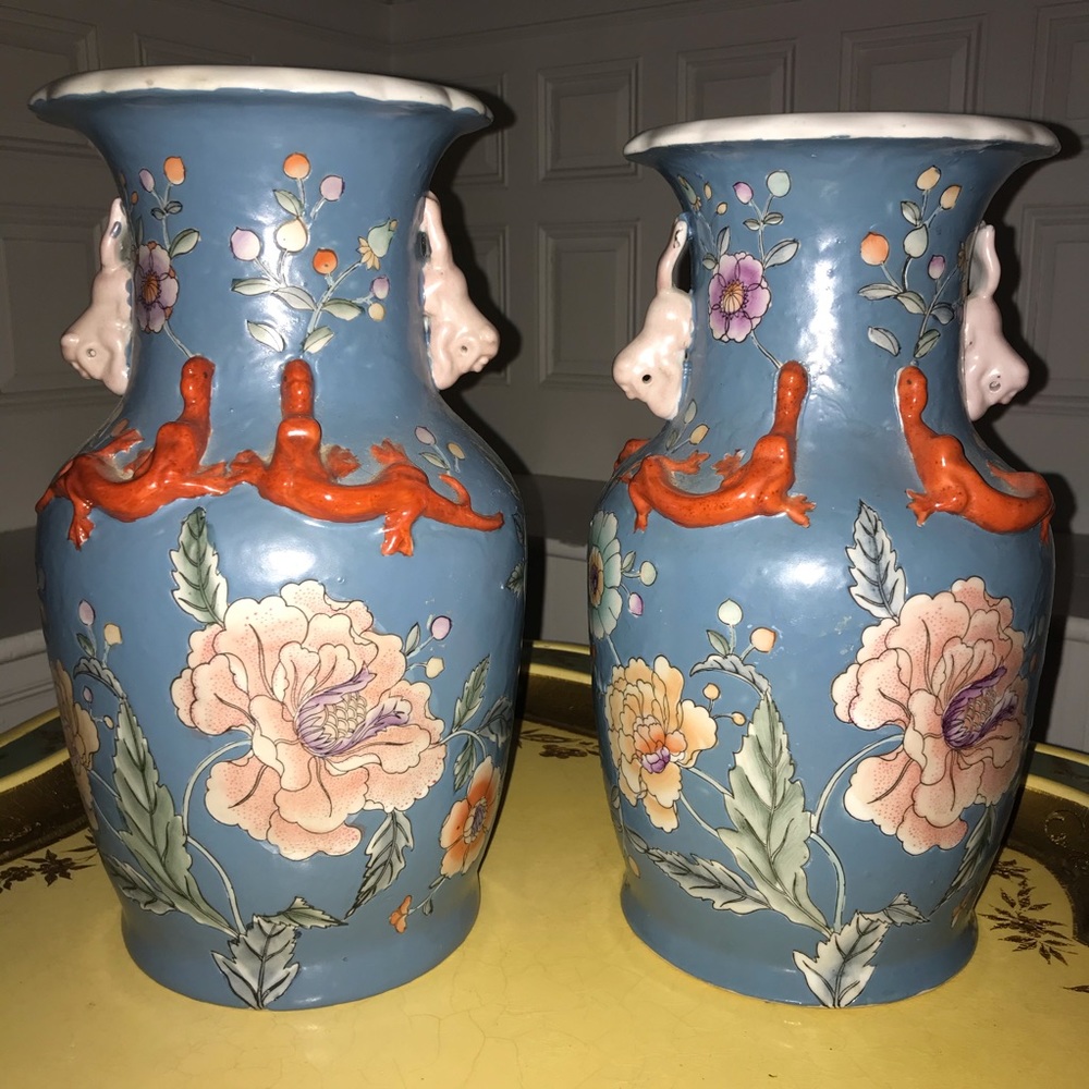 13.75” VTG Salamander Vase - Macau Chinese Porcelain - Picture 4 of 16